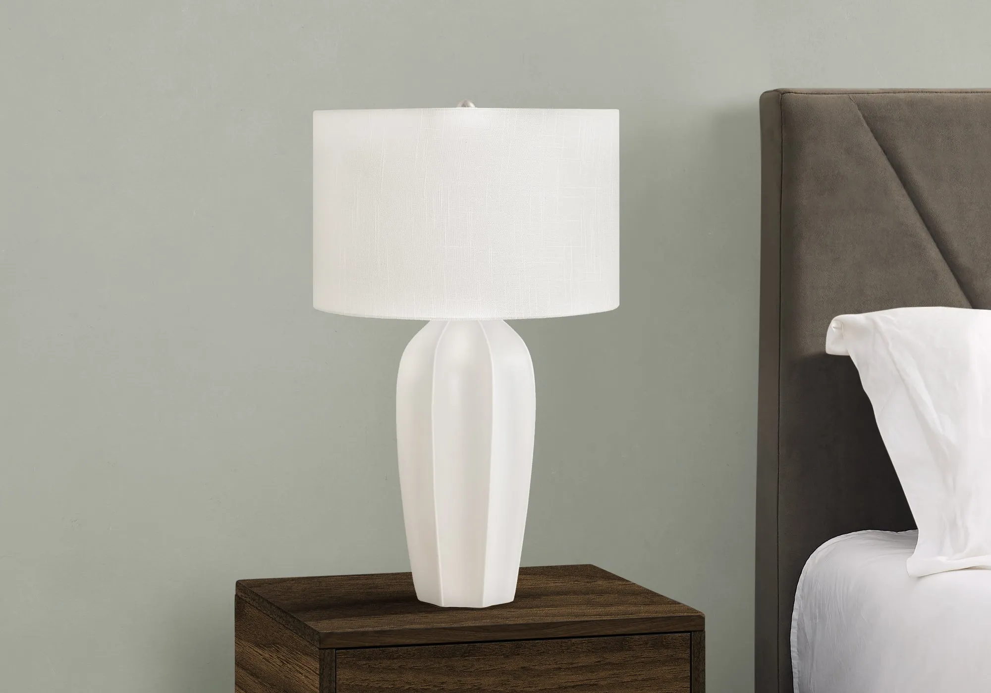 Ivory Glow: Modern Cream Ceramic Table Lamp, 27"H