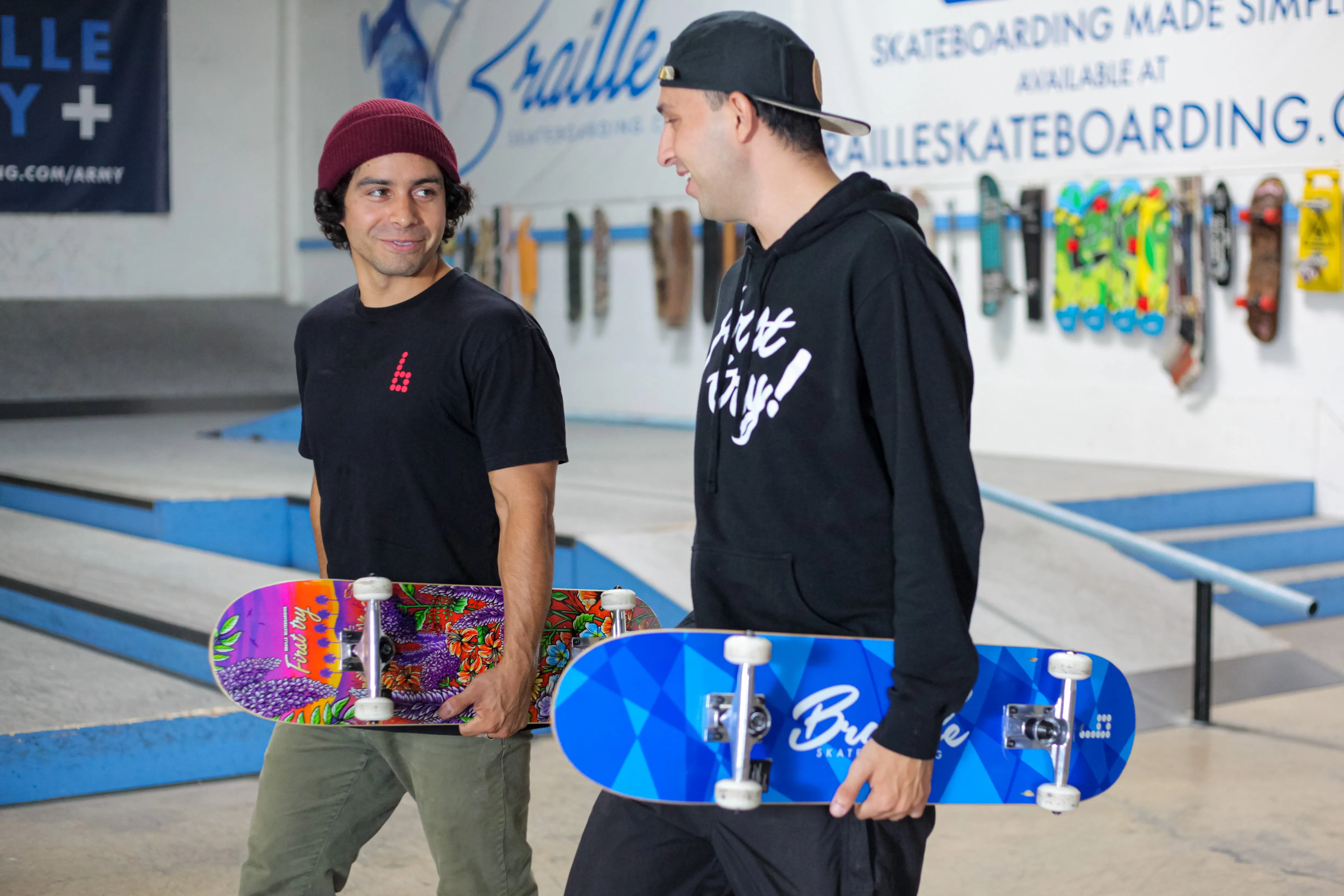 Skateboard with 7-Ply Maple Deck, and Abec-7 Bearings 31 x 7.75 Inches.