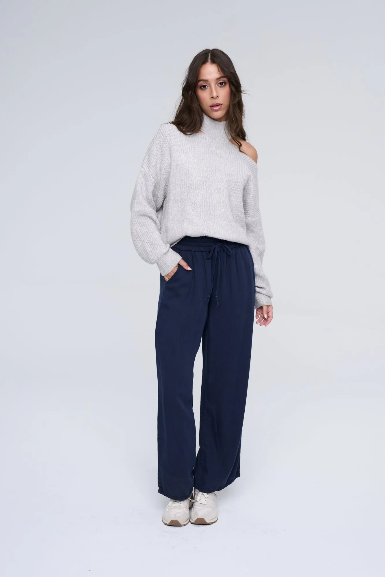 TIE WAIST LOOSE LINEN PANTS IN NAVY / SP-P12423NV